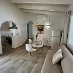 Apartment Islanders